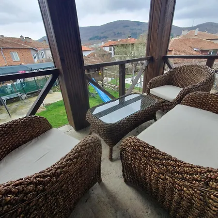Guest House Malko Turnovo 게스트하우스 *